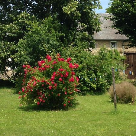 Gite Le Tilleul De La Fontaine Alluy Exterior foto